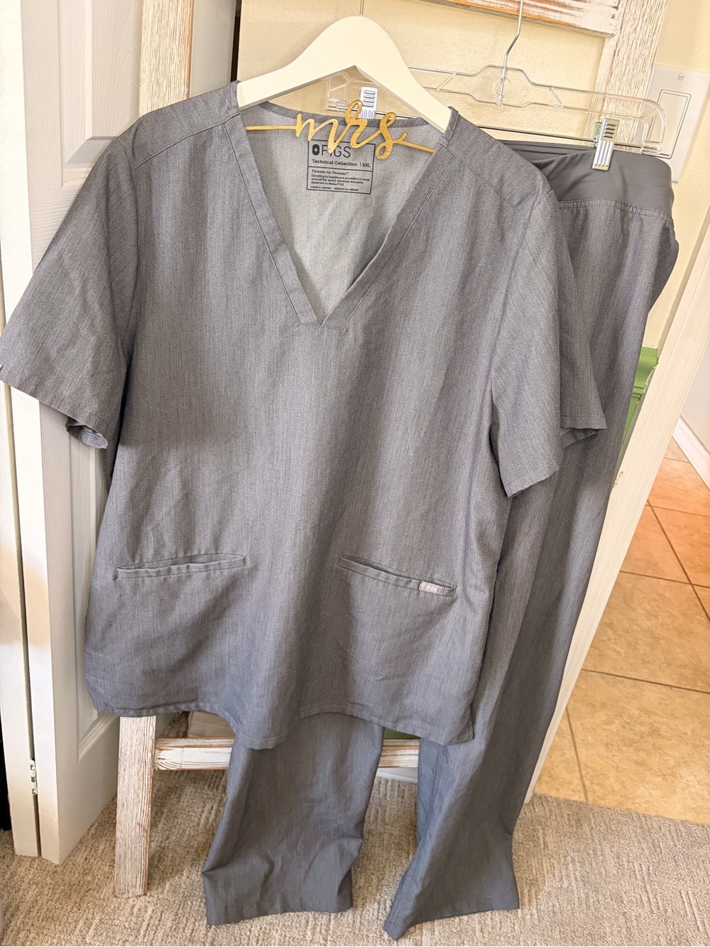 🩺 FIGS Technical Collection Gray Scrub Set XXL